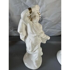 Unidentified Glossy White Nativity‎ SHEPHERD Replacement Piece